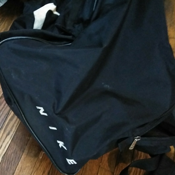 Nike Duffle Bag - Picture 2 of 3